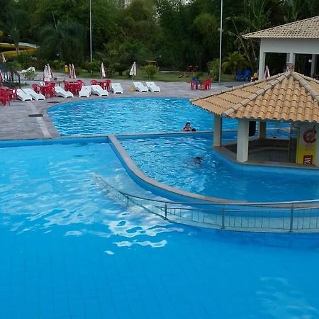 Golden dolphin Express 5pessoas mais 1 criança até 5 anos com toalhas e roupas de cama,lençóis, travesseiros e fronhas e 3 parques aquáticos termais limpeza impostos e taxas já incluso Caldas Novas Exterior foto
